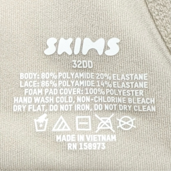 SKIMS Fits Everybody Lace T-Shirt Bra in Stone - Picture 6 of 6